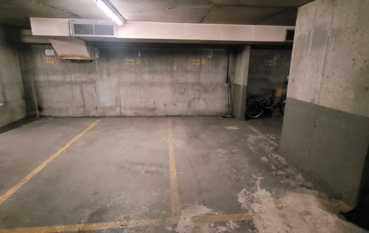  Annonces PINAY Garage / Parking | PARIS (75016) | 17 m2 | 60 000 € 